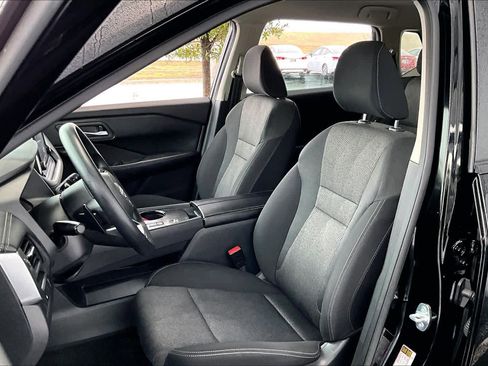 Used 2024 Nissan Rogue SV image 8