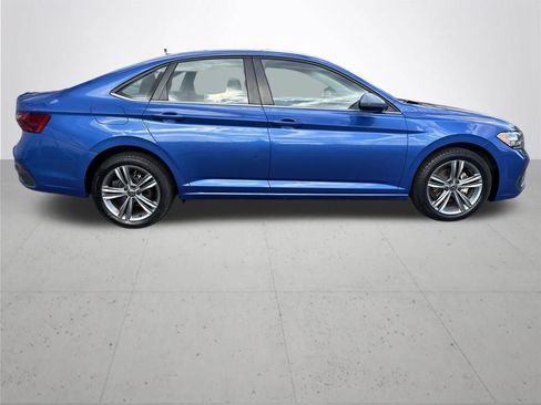 Used 2024 Volkswagen Jetta SE FWD image 5
