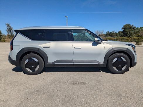 New 2026 Kia EV9 Wind image 4