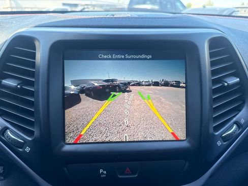Used 2018 Jeep Cherokee Trailhawk w/ Comfort/Convenience Group AWD/4WD image 32