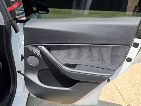 Used 2021 Tesla Model Y Long Range AWD/4WD image 31
