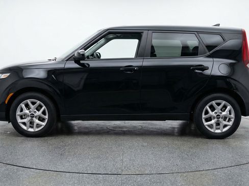 Used 2025 Kia Soul LX w/ LX Technology Package image 5