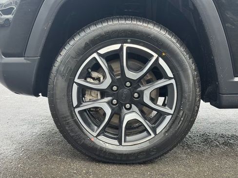 Used 2024 Jeep Compass Trailhawk image 10