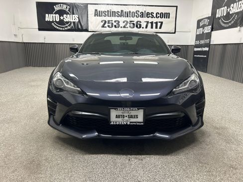 Used 2017 Toyota 86 RWD image 2