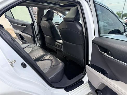 Used 2020 Toyota Camry XLE FWD image 18