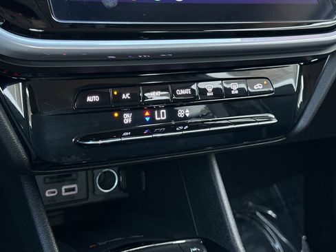 Used 2022 Chevrolet Bolt EUV LT image 26