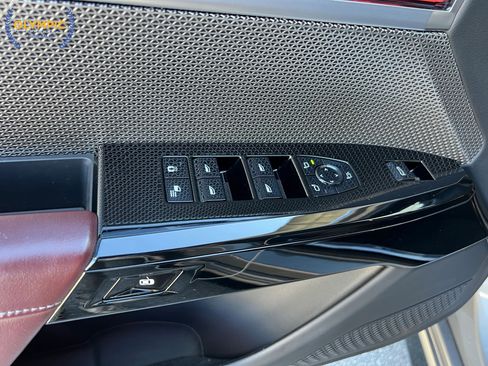 Used 2023 BMW 740i image 36