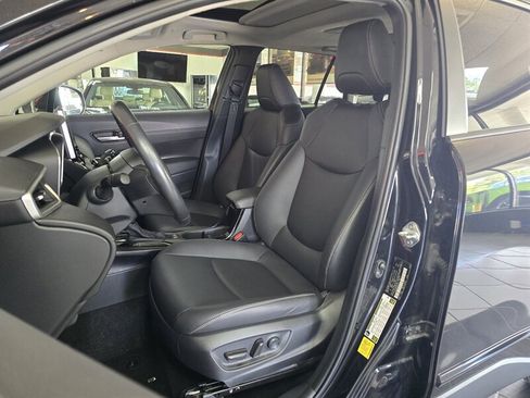 Used 2023 Toyota Corolla Cross XLE w/ Convenience Package AWD/4WD image 10