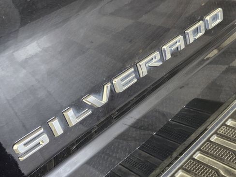 Used 2022 Chevrolet Silverado 1500 LT Trail Boss w/ Convenience Package II image 11