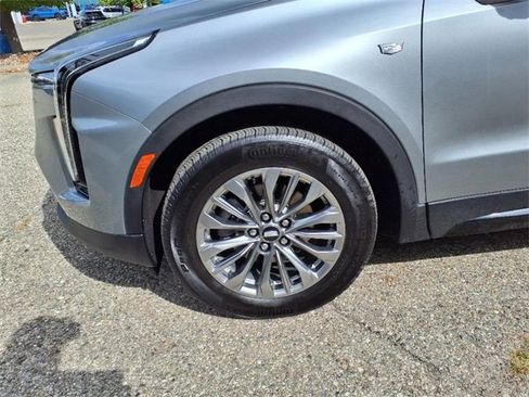 Used 2025 Cadillac XT4 Premium Luxury image 4