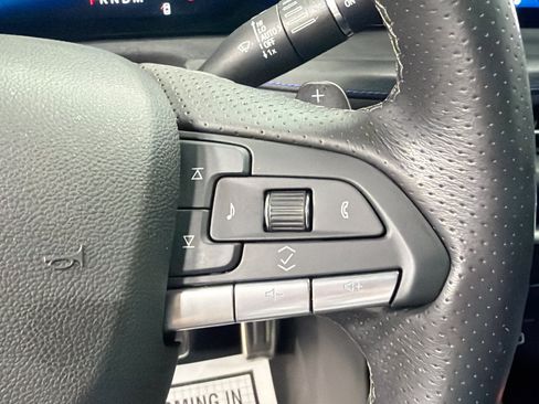 Used 2025 Cadillac XT4 Sport w/ LPO, Onyx Lite Package FWD image 36
