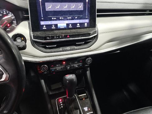 Used 2022 Jeep Compass Limited image 11