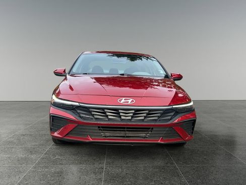 Used 2024 Hyundai Elantra SEL image 2