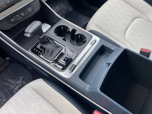 New 2027 Kia Carnival SX FWD image 9