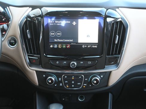 Used 2023 Chevrolet Traverse Premier image 31
