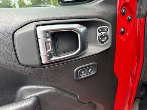 Used 2025 Jeep Wrangler Sport AWD/4WD image 21