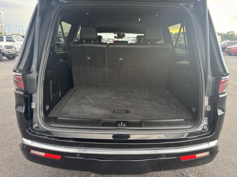 Used 2024 Jeep Wagoneer L Series II RWD image 26