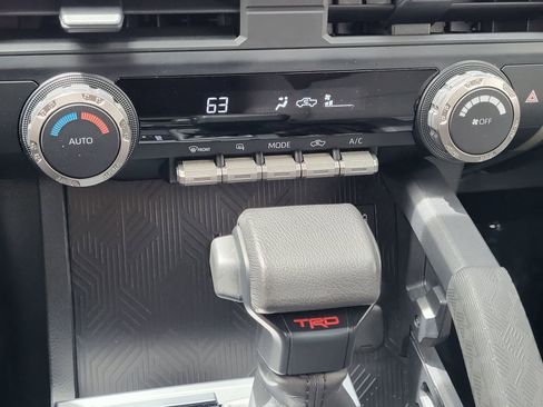 Used 2025 Toyota Tacoma TRD Off-Road AWD/4WD image 19