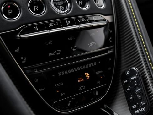 Used 2022 Aston Martin DBS Superleggera RWD image 21