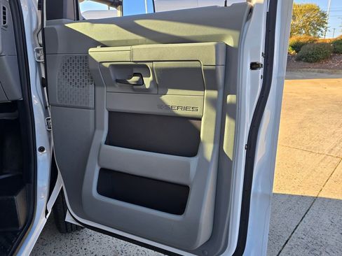 Used 2024 Ford E-350 and Econoline 350 Super Duty w/ Driver's Safety Package image 36