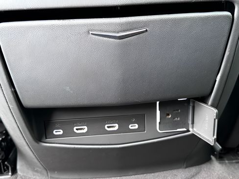 Used 2023 Cadillac Escalade Sport AWD/4WD image 39