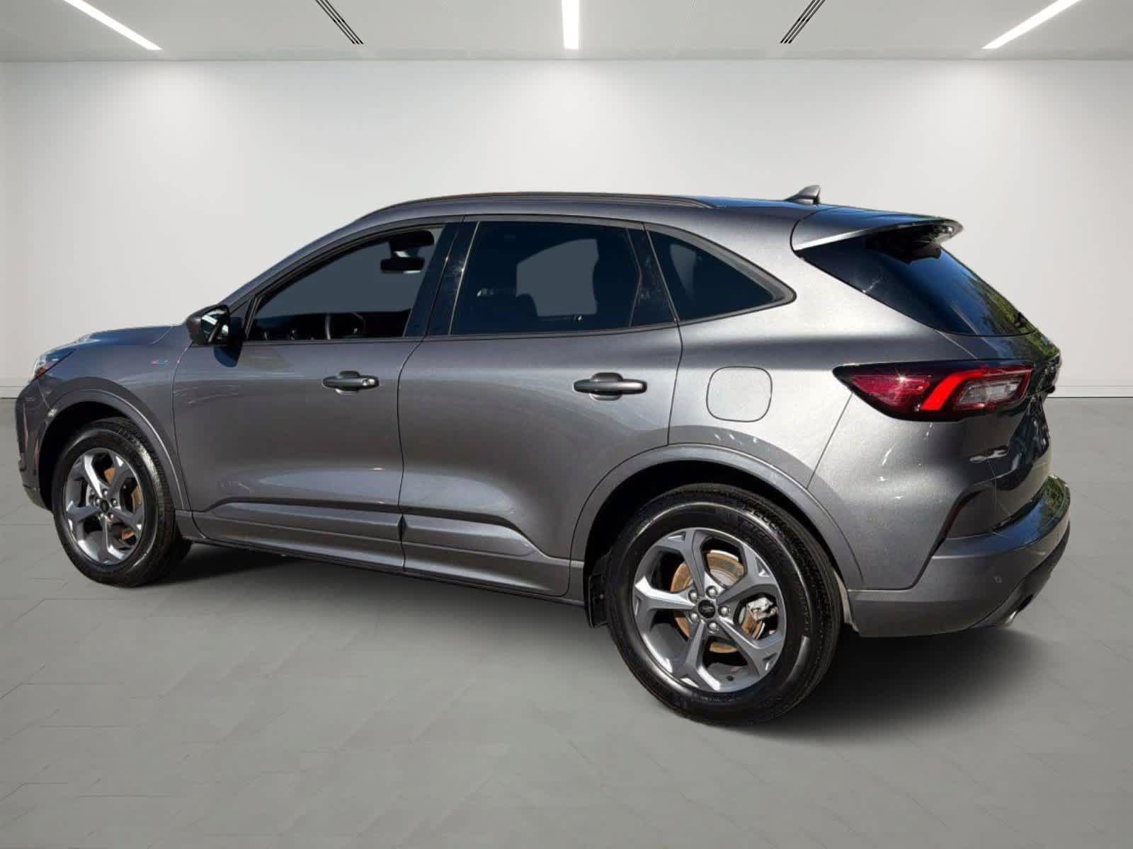 Used 2024 Ford Escape ST-Line w/ Tech Pack #1 AWD/4WD image 3