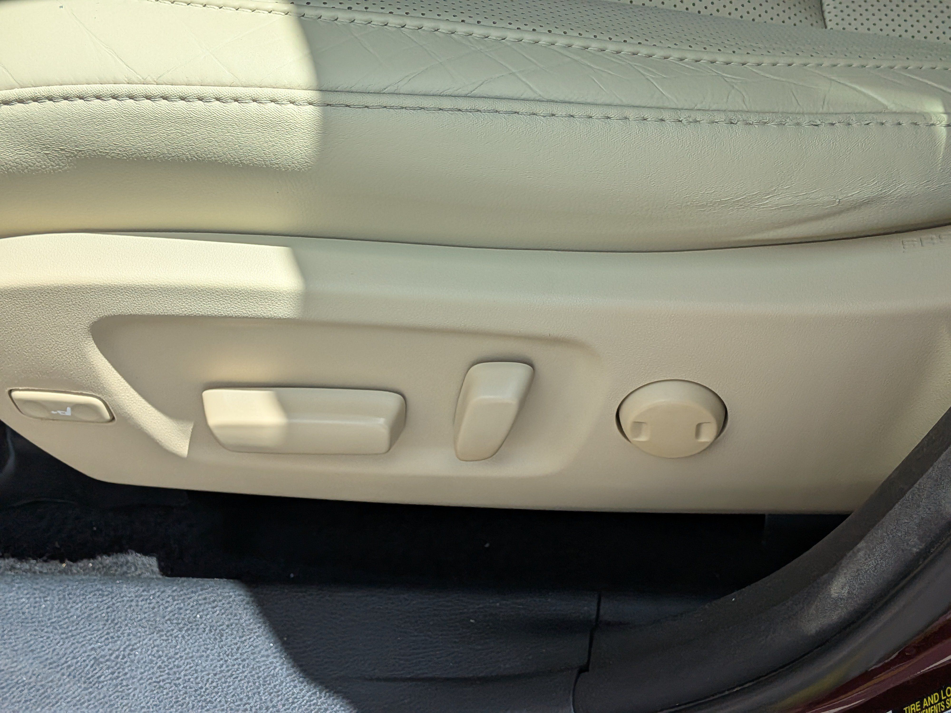 Used 2015 Toyota Highlander Limited w/ Driver Technology Package FWD image 22