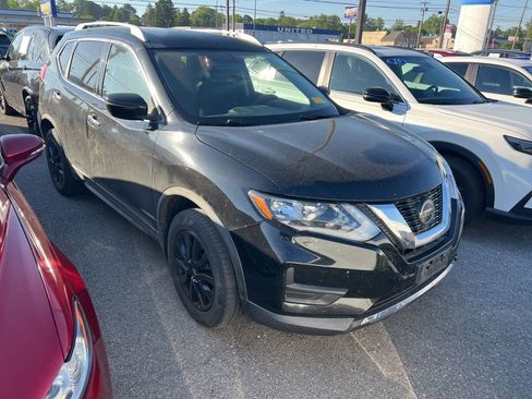 Used 2018 Nissan Rogue SV AWD/4WD image 2