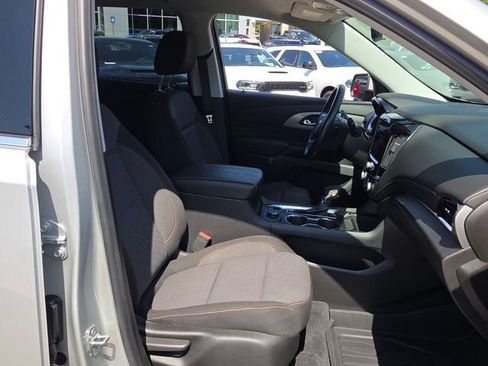 Used 2021 Chevrolet Traverse LT FWD image 16