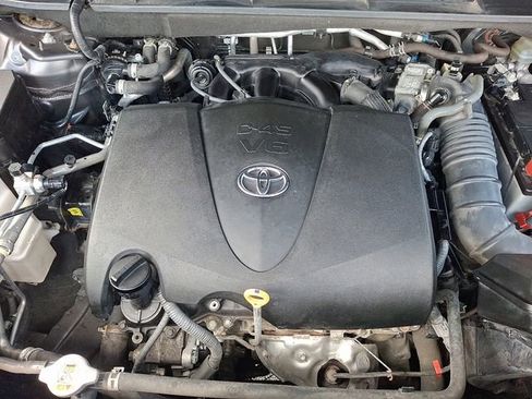 Used 2020 Toyota Highlander XLE AWD/4WD image 27