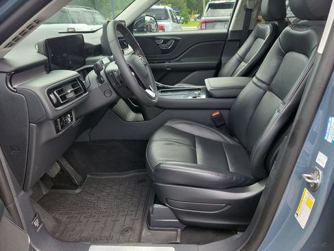 Used 2025 Lincoln Aviator AWD image 26