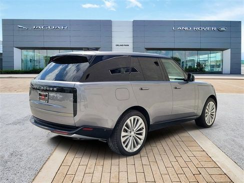 Used 2024 Land Rover Range Rover SE image 5
