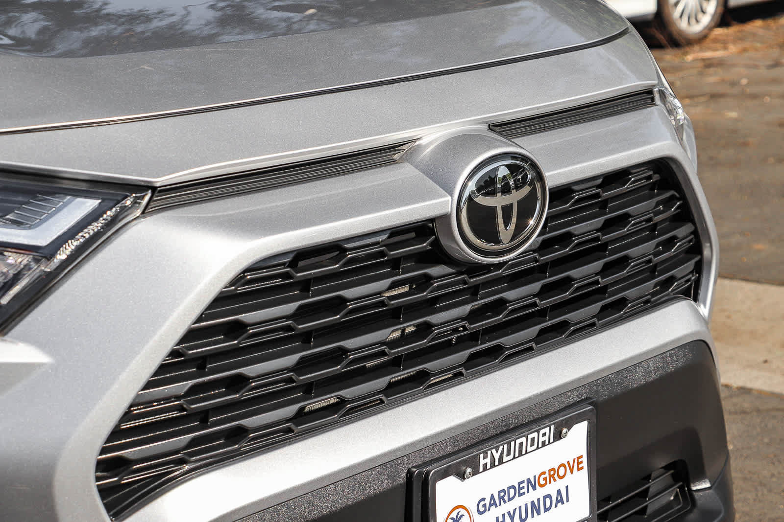 Used 2023 Toyota RAV4 LE FWD image 5