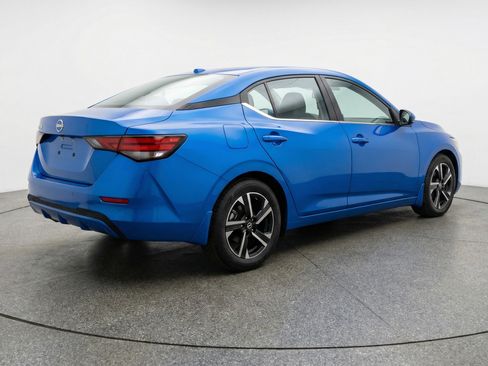 Used 2025 Nissan Sentra SV FWD image 9