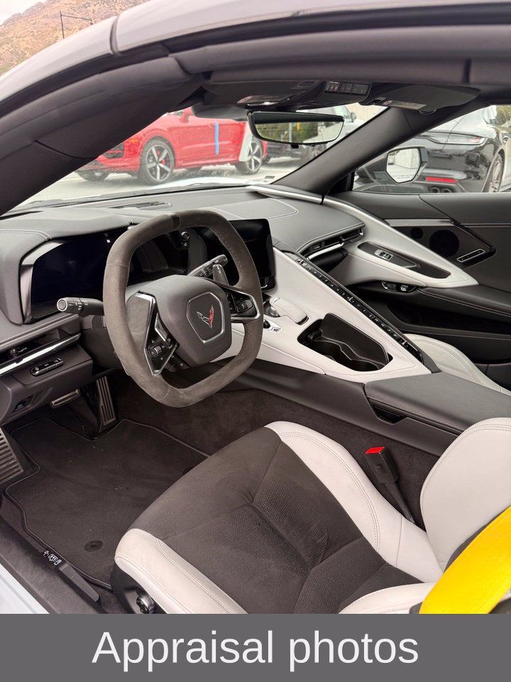 Used 2024 Chevrolet Corvette Stingray Preferred Conv w/ Z51 Performance Package RWD image 3