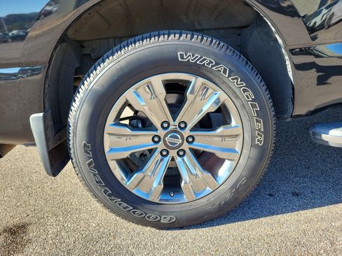 Used 2019 Nissan Titan SL w/ Chrome Package image 29