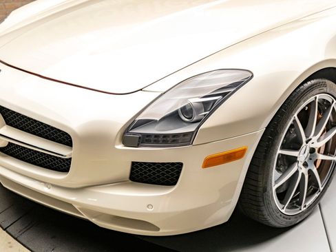 Used 2011 Mercedes-Benz SLS AMG Coupe image 22