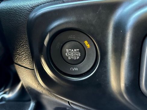 Used 2022 Jeep Wrangler Unlimited Rubicon w/ LED Lighting Group AWD/4WD image 17