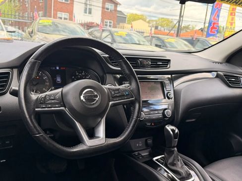 Used 2022 Nissan Rogue Sport SL image 16