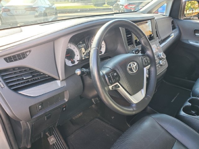 Used 2015 Toyota Sienna SE FWD image 18