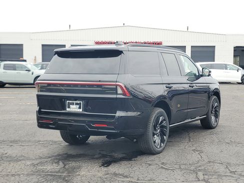 New 2026 Lincoln Navigator Reserve image 4