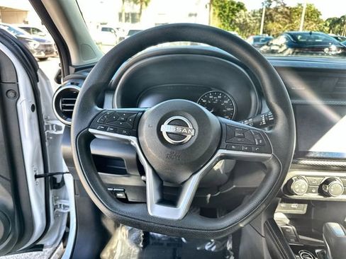 Used 2023 Nissan Kicks SV image 11