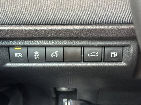 Used 2025 Toyota Camry LE AWD/4WD image 30
