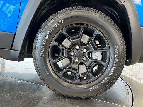 Used 2022 Jeep Cherokee Trailhawk w/ Premium Leather Package image 10