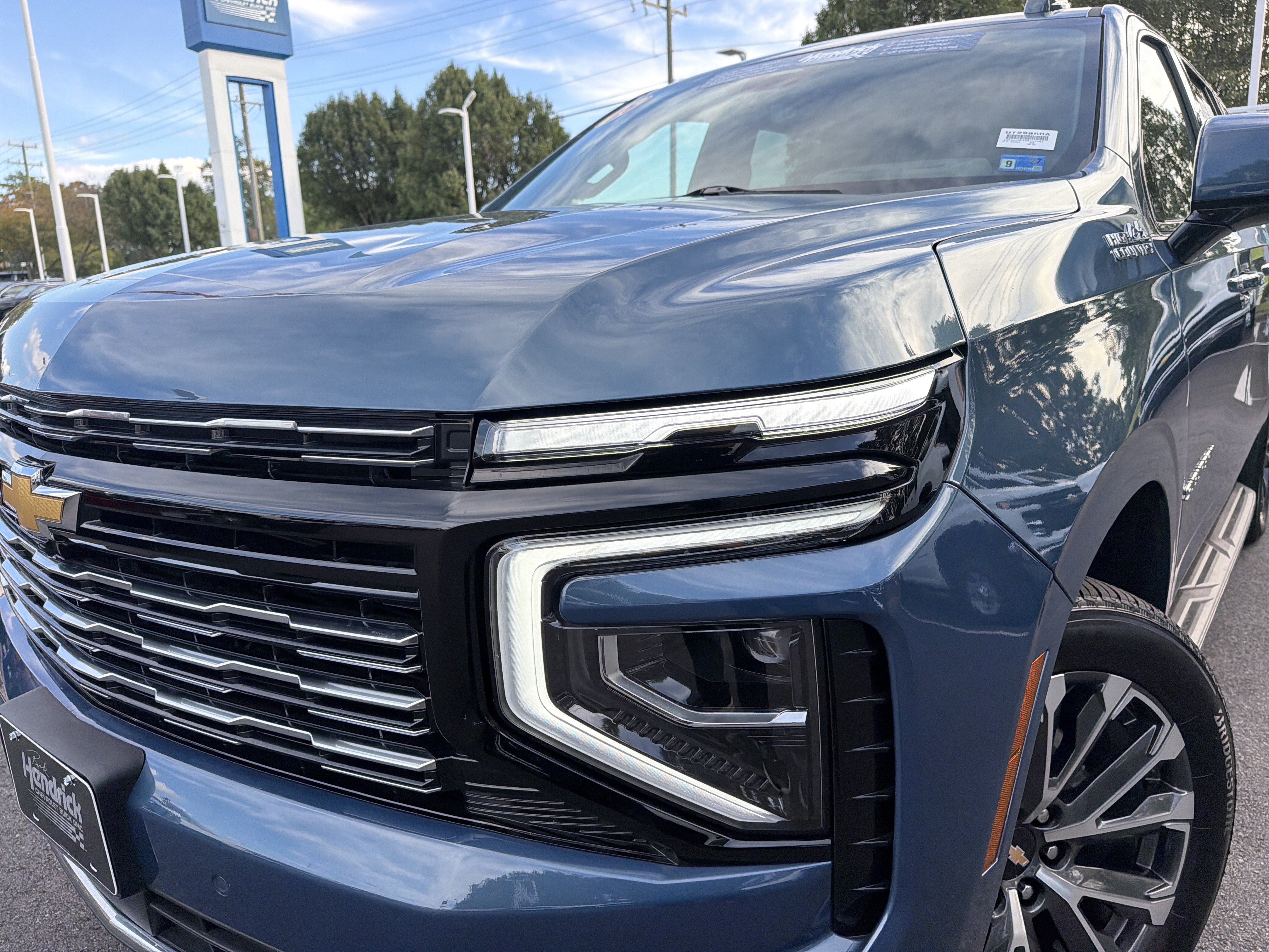 Used 2025 Chevrolet Suburban High Country w/ LPO, Get Active Package AWD/4WD image 6