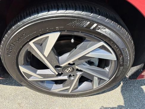 Used 2025 Hyundai Elantra Sport FWD image 7