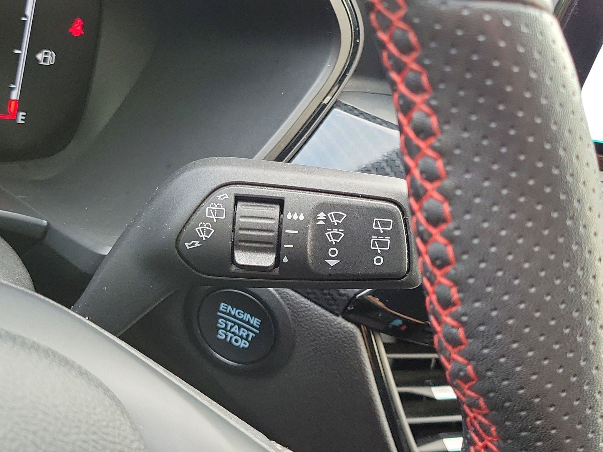 Used 2025 Ford Escape ST-Line Select AWD/4WD image 14