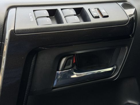 Used 2018 Toyota 4Runner TRD Off-Road Premium AWD/4WD image 23