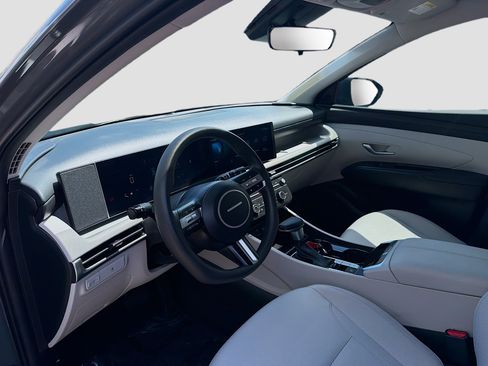 Used 2025 Hyundai Tucson SE image 7