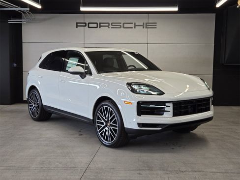 Used 2025 Porsche Cayenne Base image 28